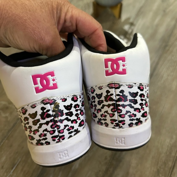 DC Skateboarding Shoes - Picture 4 of 11